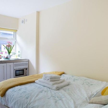 New Snug Doubleensuite In Central Forest Row Exteriör bild