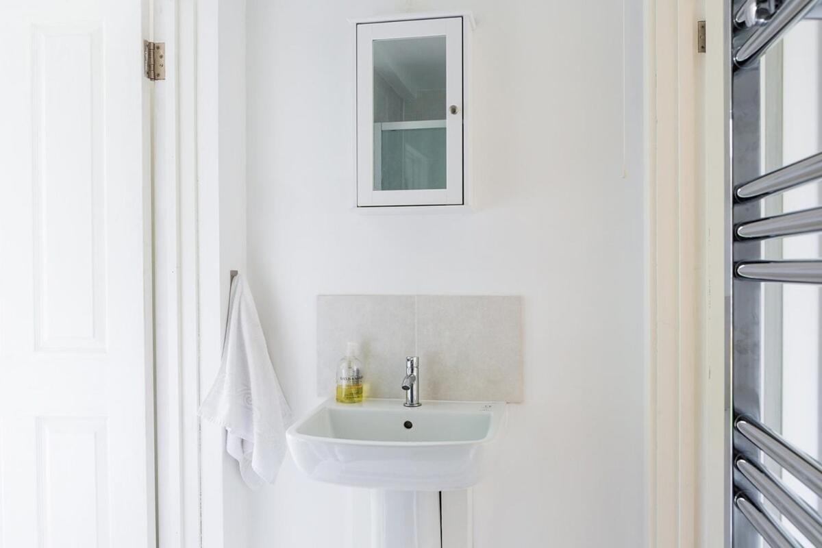 New Snug Doubleensuite In Central Forest Row Exteriör bild