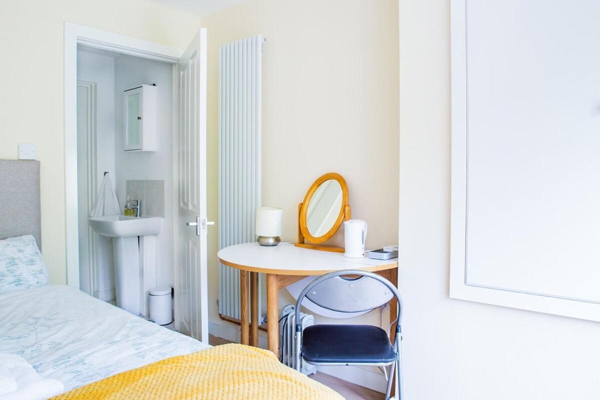 New Snug Doubleensuite In Central Forest Row Exteriör bild