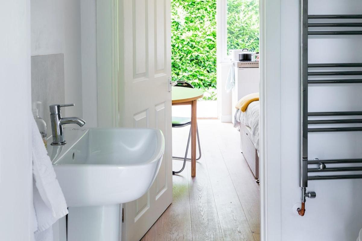 New Snug Doubleensuite In Central Forest Row Exteriör bild