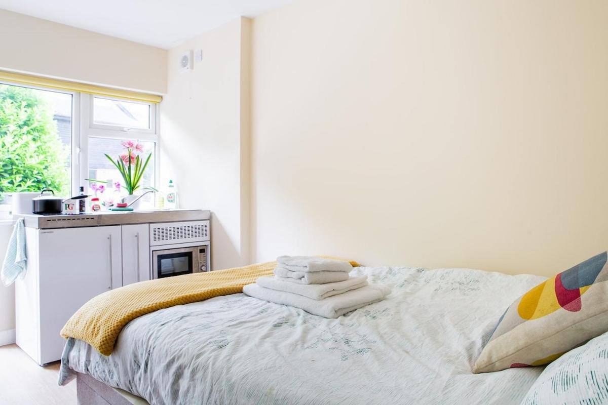 New Snug Doubleensuite In Central Forest Row Exteriör bild